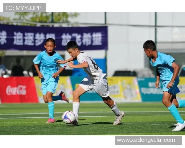 书包里的足球球星梦让校园青春因热爱而更加闪耀