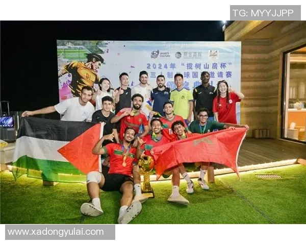 悬空球技惊艳赛场 足球巨星突破极限挑战新高峰