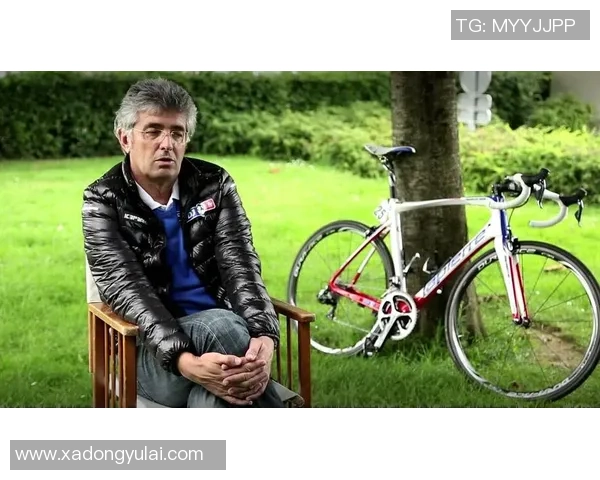 足球球星挑战环保出行 亲自骑自行车上班引发热议